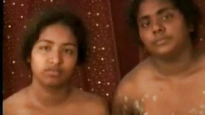 प्रेमिका उसे गीला योनी के साथ ब्लू पिक्चर सेक्सी एचडी फुल ए डिल्डो