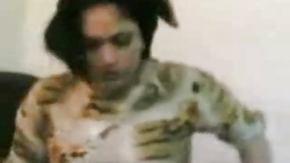 बैंगब्रोस-पग हमें साफ करने में फुल एचडी में सेक्सी पिक्चर मदद करने के लिए गधा परेड पर रुक जाता है