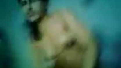 सुनहरे बालों वाली किशोर उसे गधा एक dildo के हिंदी ब्लू फुल एचडी साथ और squirts