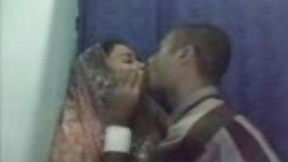 पेशाब पीने के साथ एक बड़ा शरीर फुल एचडी सेक्सी फिल्म वीडियो में
